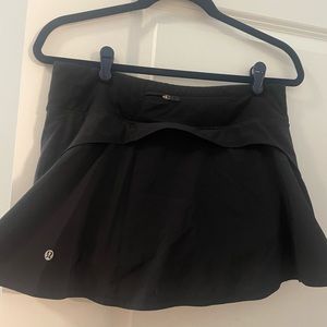 Lululemon skirt!! (Style no longer sold), black size 8! Missing the tag in back